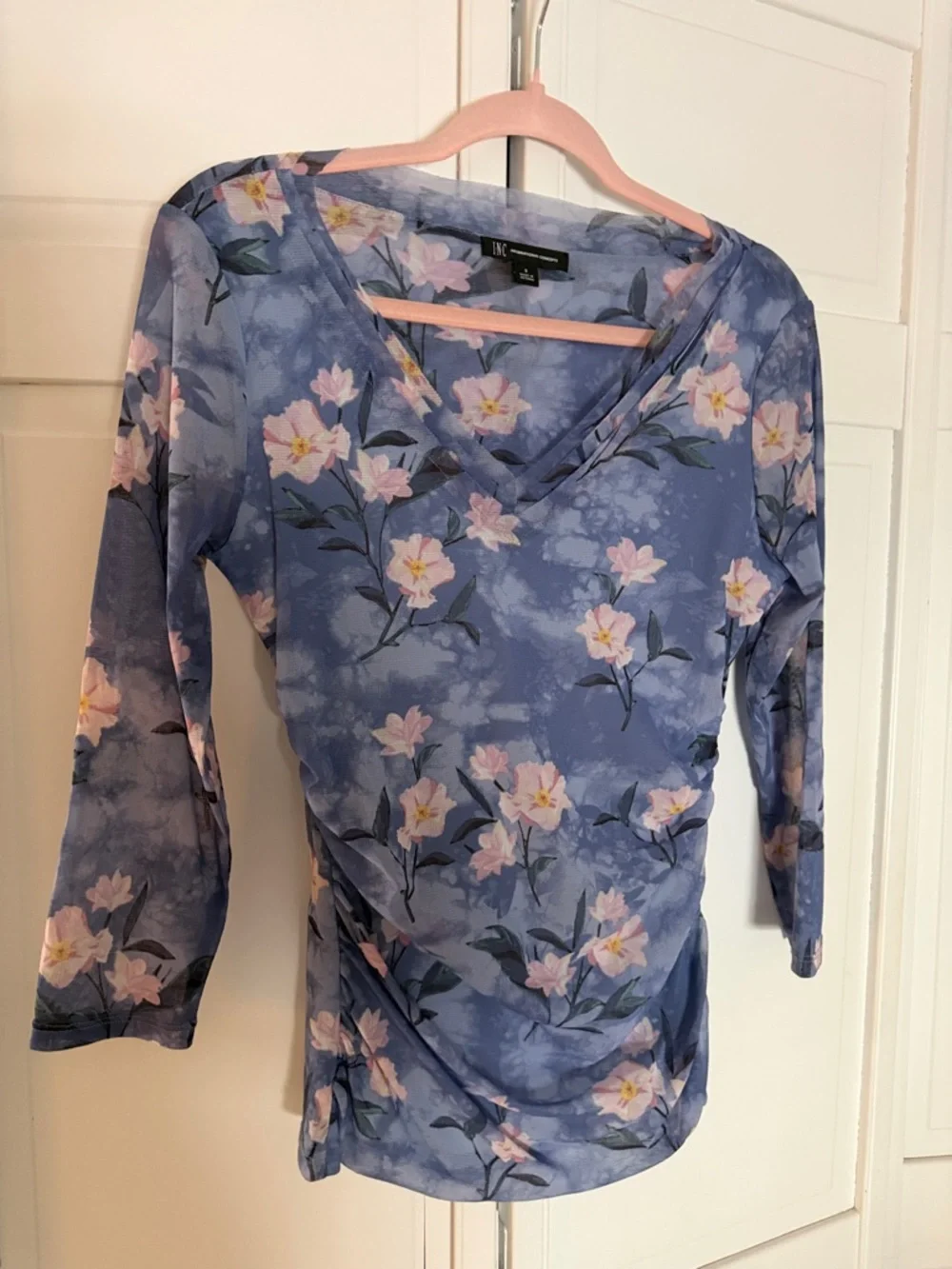 INC International Concepts Blue Floral V-Neck Long Sleeve Top - Picture 4 of 4